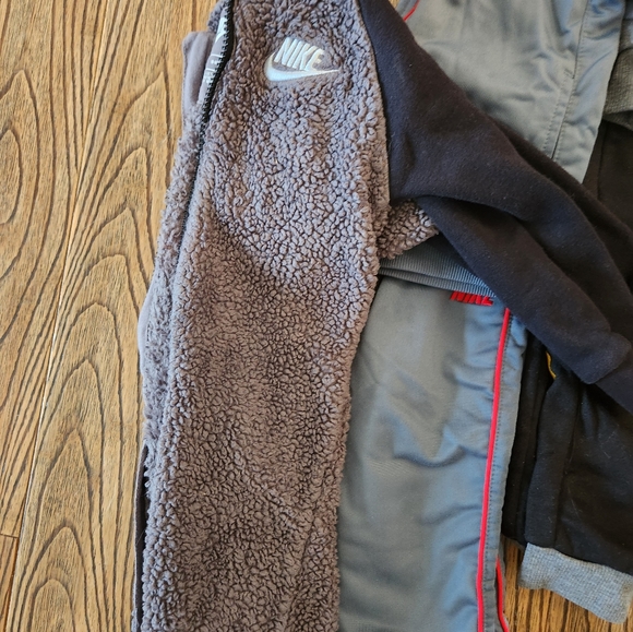 18 month nike/batman winter lot - Picture 4 of 4